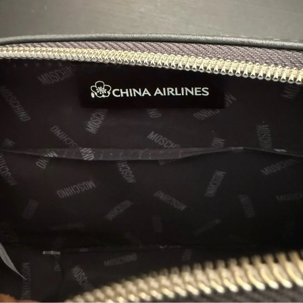New Moschino Cosmetics Travel bag with luggage name tag